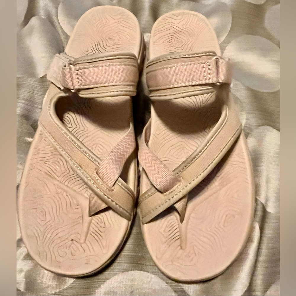 Women's Skechers  Beige Sandals size 9